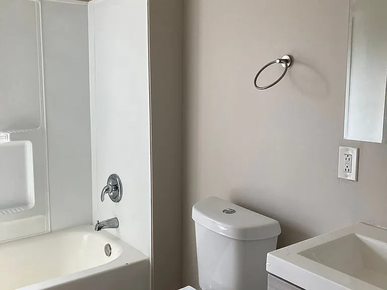 2BR/1BA Townhouse in Central Northside! September 1 Move in! — Photo 9