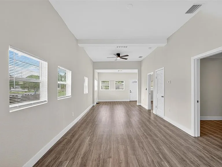 2525 W Beach St — Photo 8