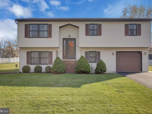 302 Mumper Ln, Dillsburg, PA 17019