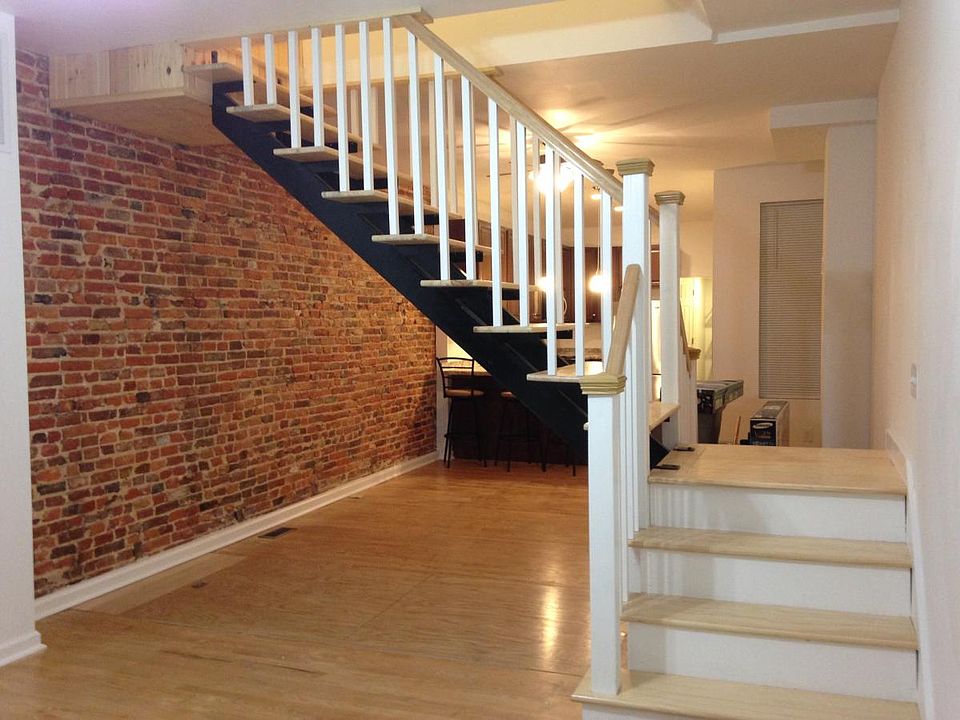 entrance 1st fl