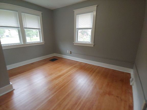 5th image of 616-618 Spear Ave