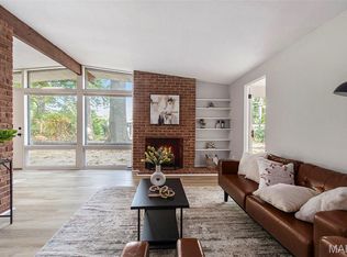 13 Bayberry Ln, Florissant, MO 63033