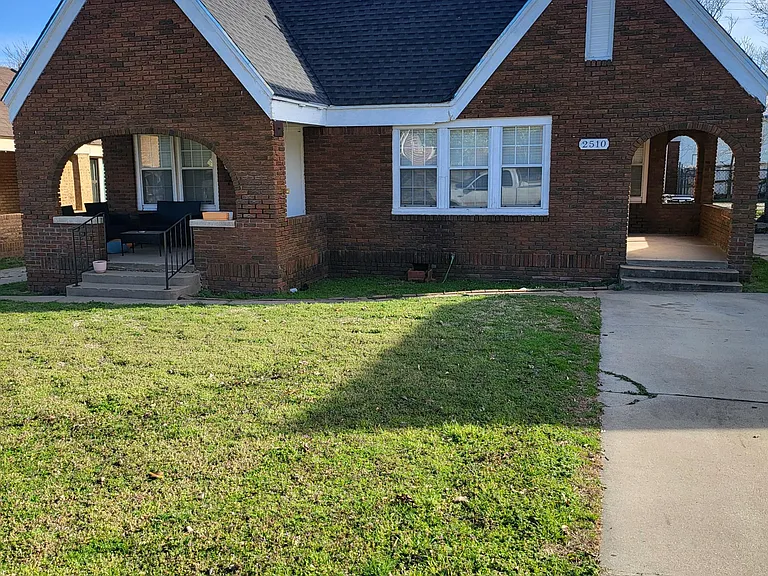 2510 W Park Pl — Photo 1
