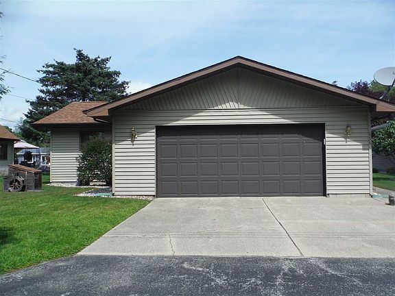 3rd image of 456 Ottawa Ln