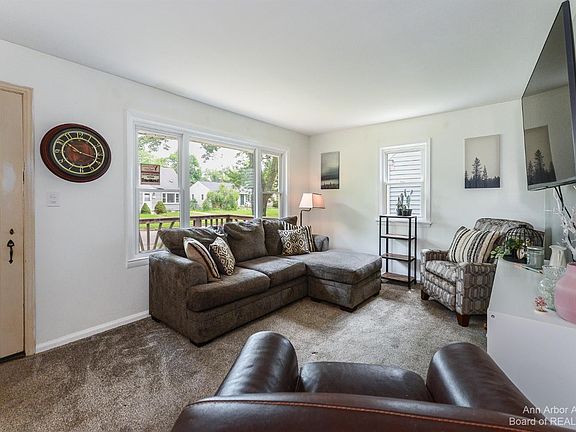 5th image of 1204 Evelyn Ave