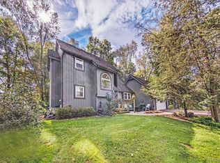1117 Pine Ridge Rd, Milford, MI 48380