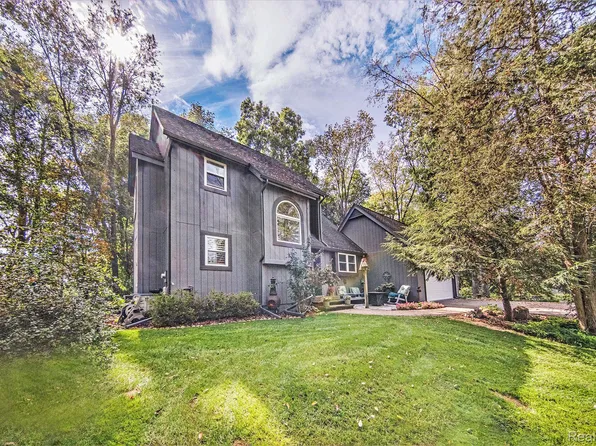 1117 Pine Ridge Rd, Milford, MI 48380