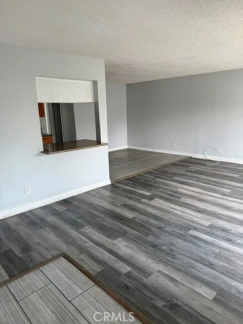 2 bed, 1025 sqft, $2,400 — Photo 3