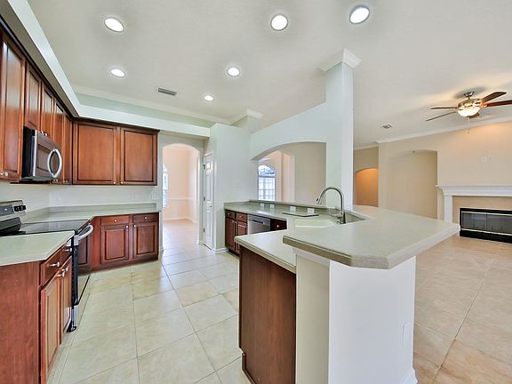 4th image of 3702 JACOB LOIS Drive W