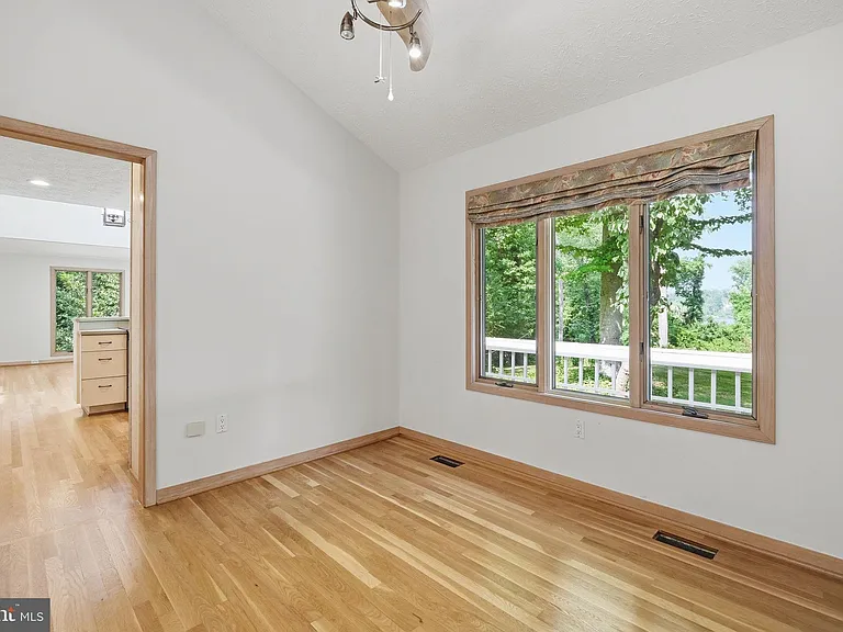 22 Poplar Point Rd — Photo 6