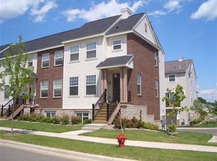 2071 Clover Ridge Dr, Chaska, MN 55318