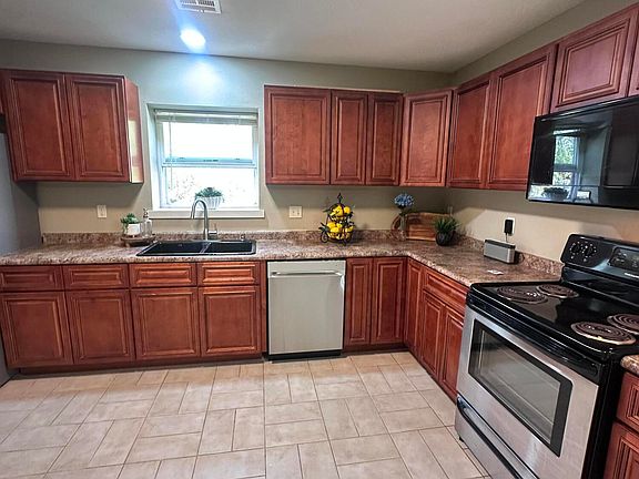 5th image of 2210 S Willard Avenue