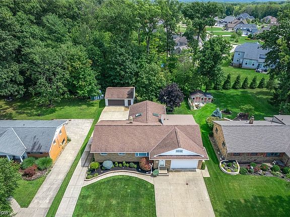2nd image of 7759 Edgewood Ln
