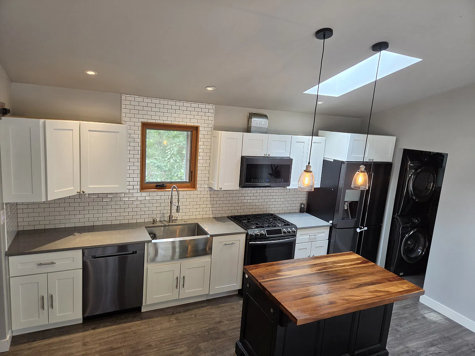 2 bed, 1.5 bath, 800 sqft, $2,400 — Photo 3