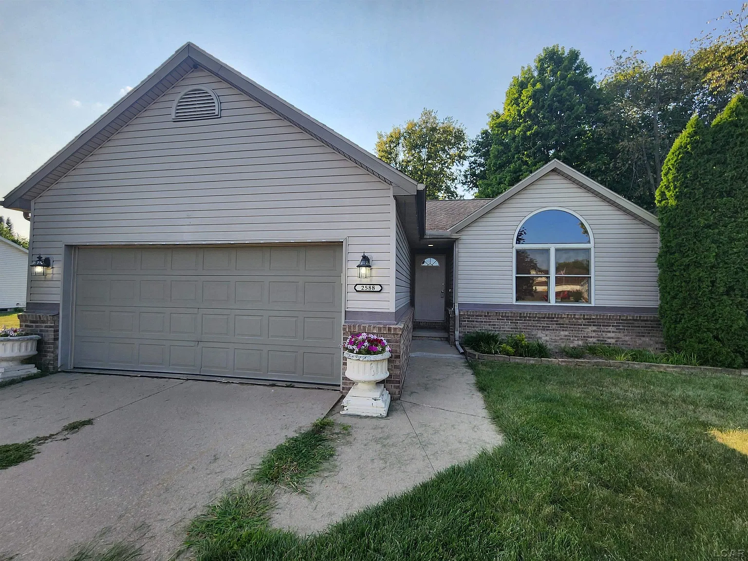 2588 Prairie Dr photo 1