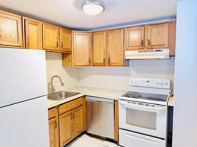 392 Great Rd #A