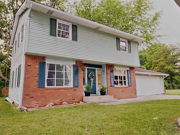 3rd image of 313 N Meadow Ln
