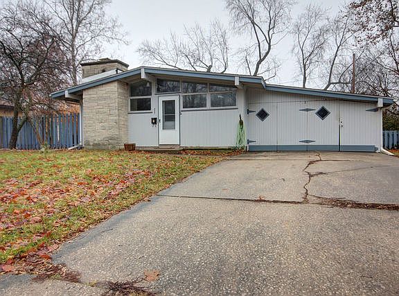 2nd image of 805 E Florida Ave