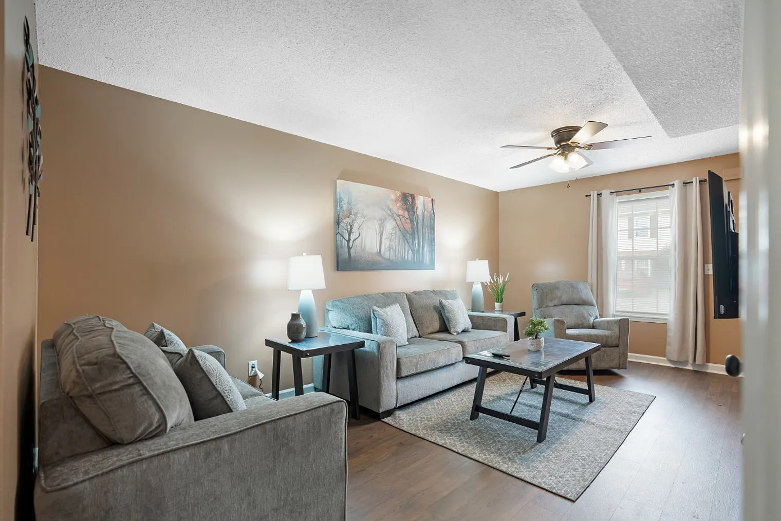 2 bed, 2.0 bath, 11840 sqft, $2,268 — Photo 1