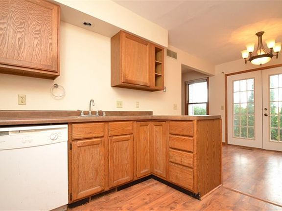 3rd image of 474 Basswood Ave #474