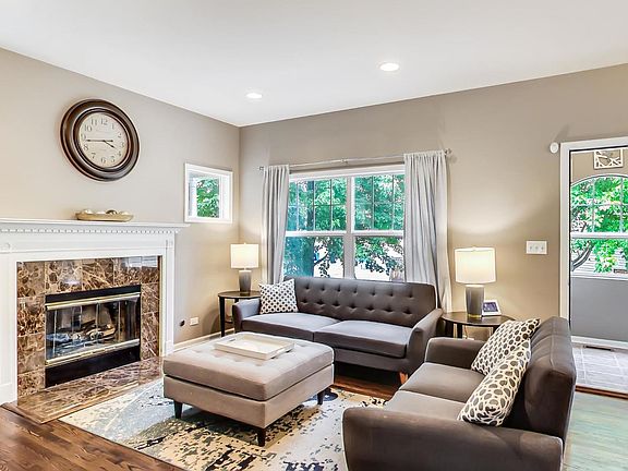3rd image of 3834 N Milwaukee Ct Unit 8
