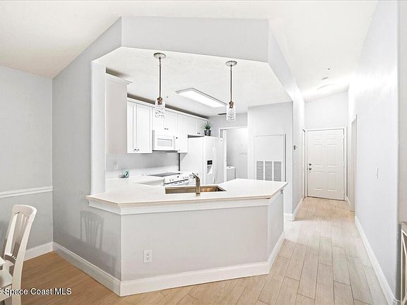 5th image of 7667 N Wickham Rd APT 1219