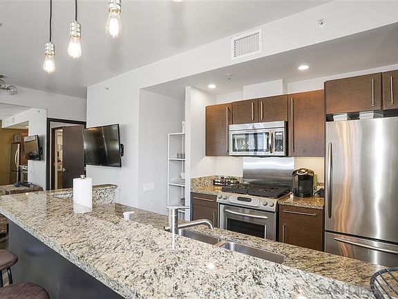 5th image of 350 11th Ave Unit 424