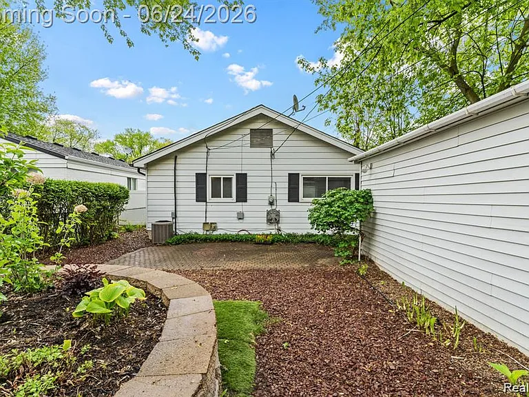 323 N Campbell Rd — Photo 20