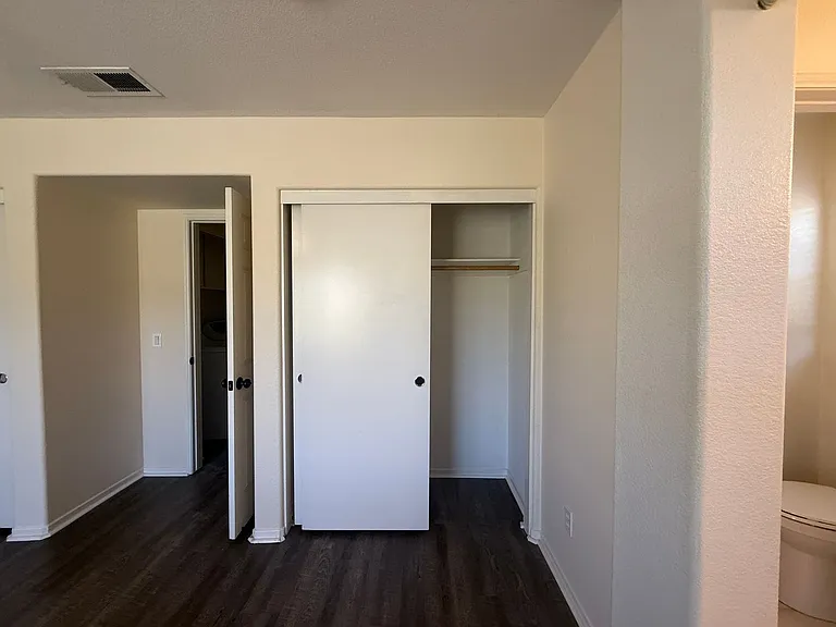 1357 Burgundy Dr — Photo 34
