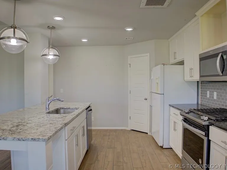 7012 S Elder Ave — Photo 10