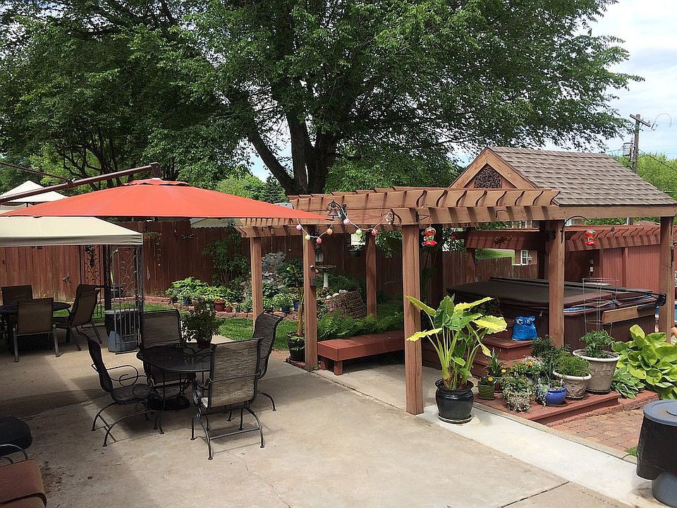 2nd image of 3319 Mueller Ln