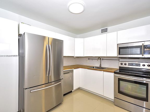 5th image of 3660 NE 166th St APT 402