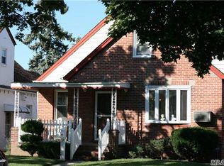 8216 257th St, Glen Oaks, NY 11004