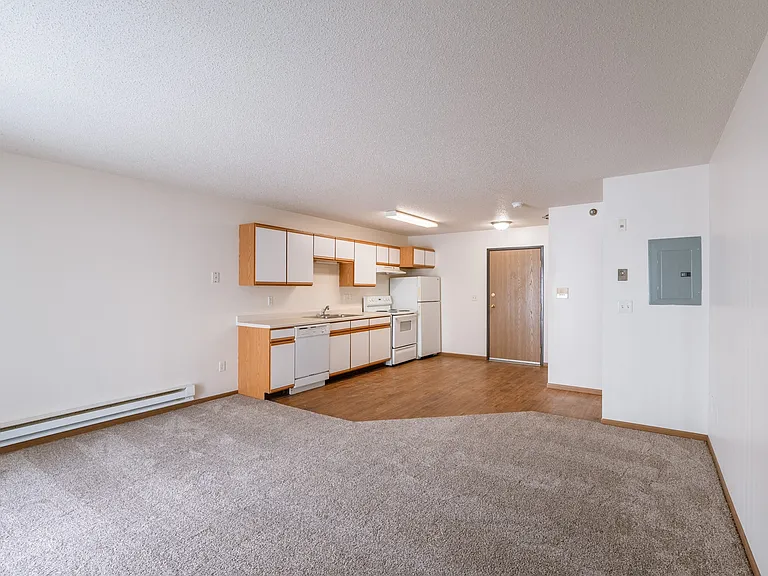 Fargo, ND Eagle Run Apartments | Kitchen and Living