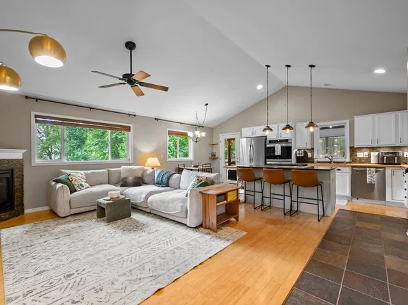 3067 Alexander Ln, Mound, MN 55364