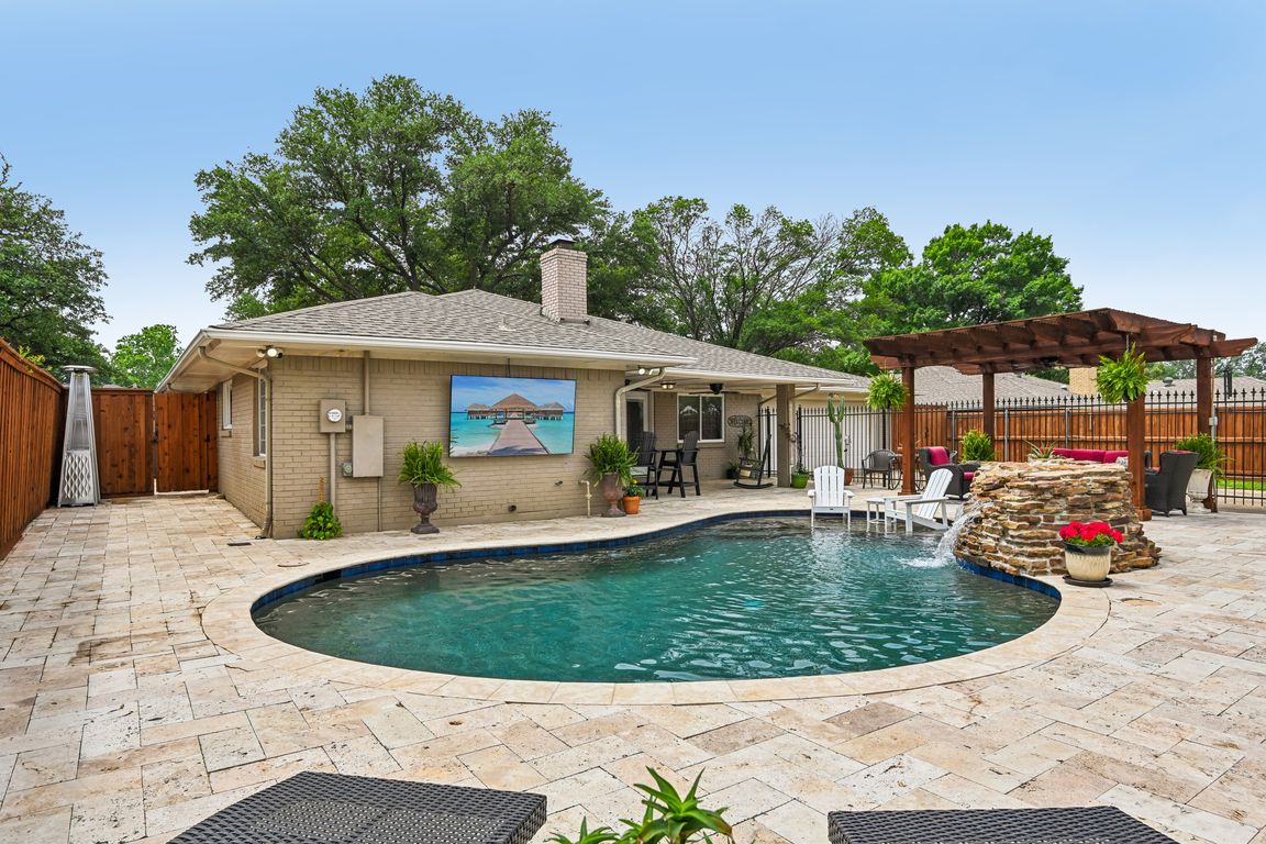 Grandview Dr-S2604-042.jpg