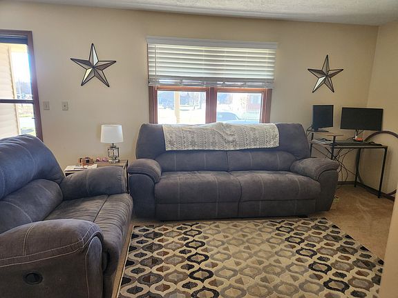 4th image of 102 Shady Ln
