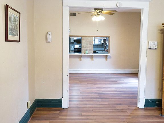 4th image of 325 S Main St