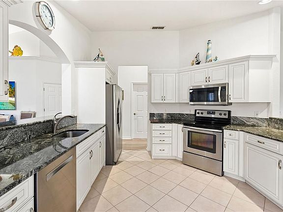 5th image of 20081 Seagrove ST #905