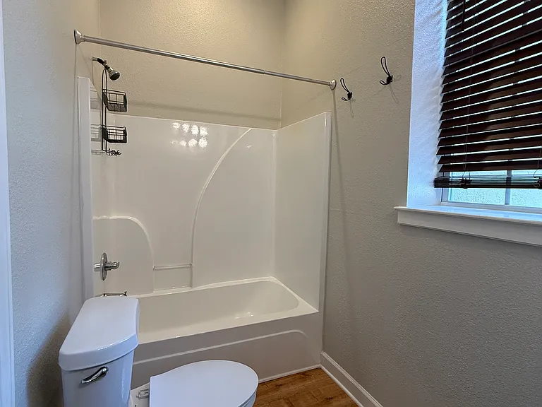 11921 Woodland Ave #B — Photo 10