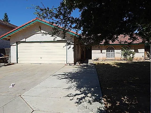 3261 N Forestiere Ave photo 1