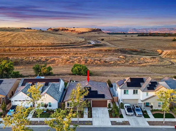 1243 Wildflower Dr, Madera, CA 93636