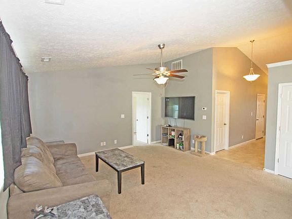 3rd image of 3134 Bond Dr