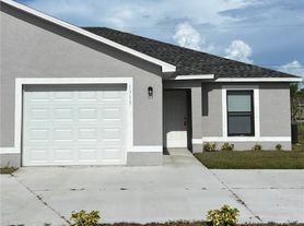 1313 SE 8th Pl, Cape Coral, FL