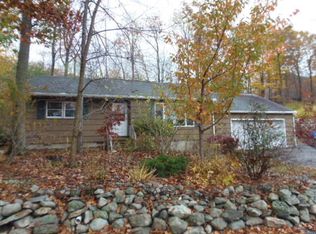 38 Sachem Rd, Lake Hopatcong, NJ 07849