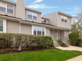 192 Driscoll Ct, Somerset, NJ 08873
