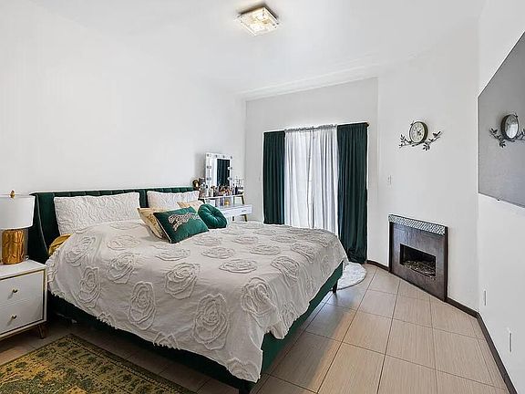 4th image of 1717 Malcolm Ave APT 302