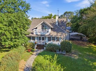 635 21st St, Bettendorf, IA 52722