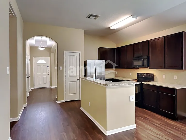 2324 Shady Tree Ln — Photo 3