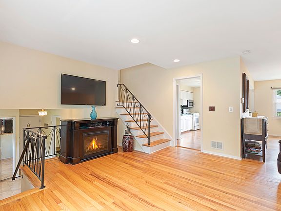 4th image of 336 Milford Ave
